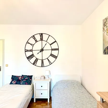Welcome To Messe! Two-bedroom Smartapartment &balcony 하노버