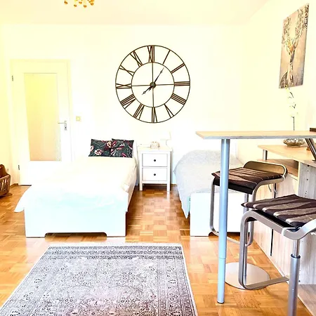 Welcome To Messe! Two-bedroom Smartapartment &balcony